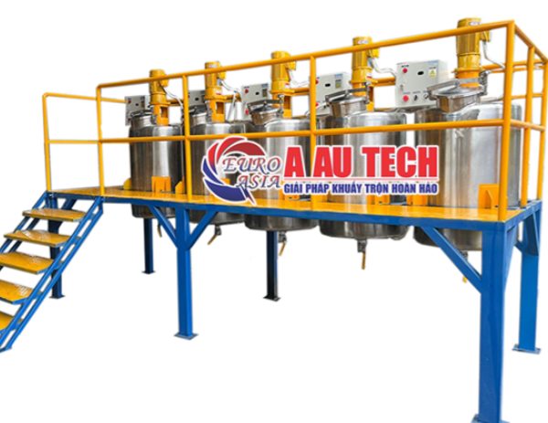 bồn khuấy có sàn thao tác