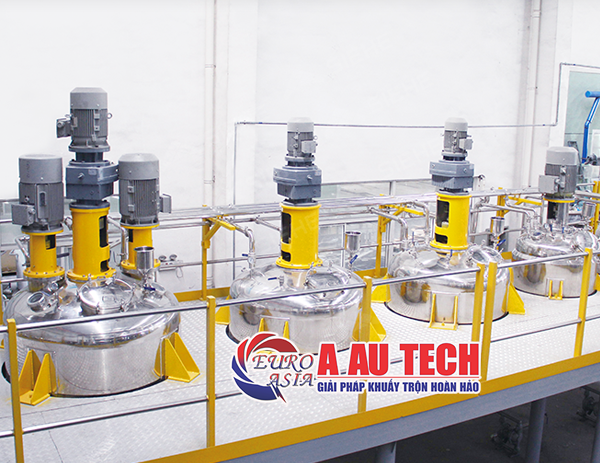 bồn khuấy sơn lắp trên sàn thao tác