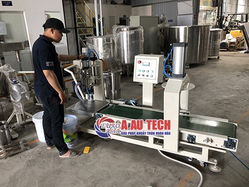 chế tạo máy chiếc rót sơn