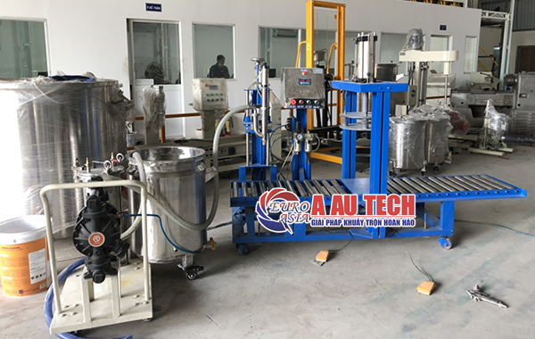 máy chiếc rót bán tự động