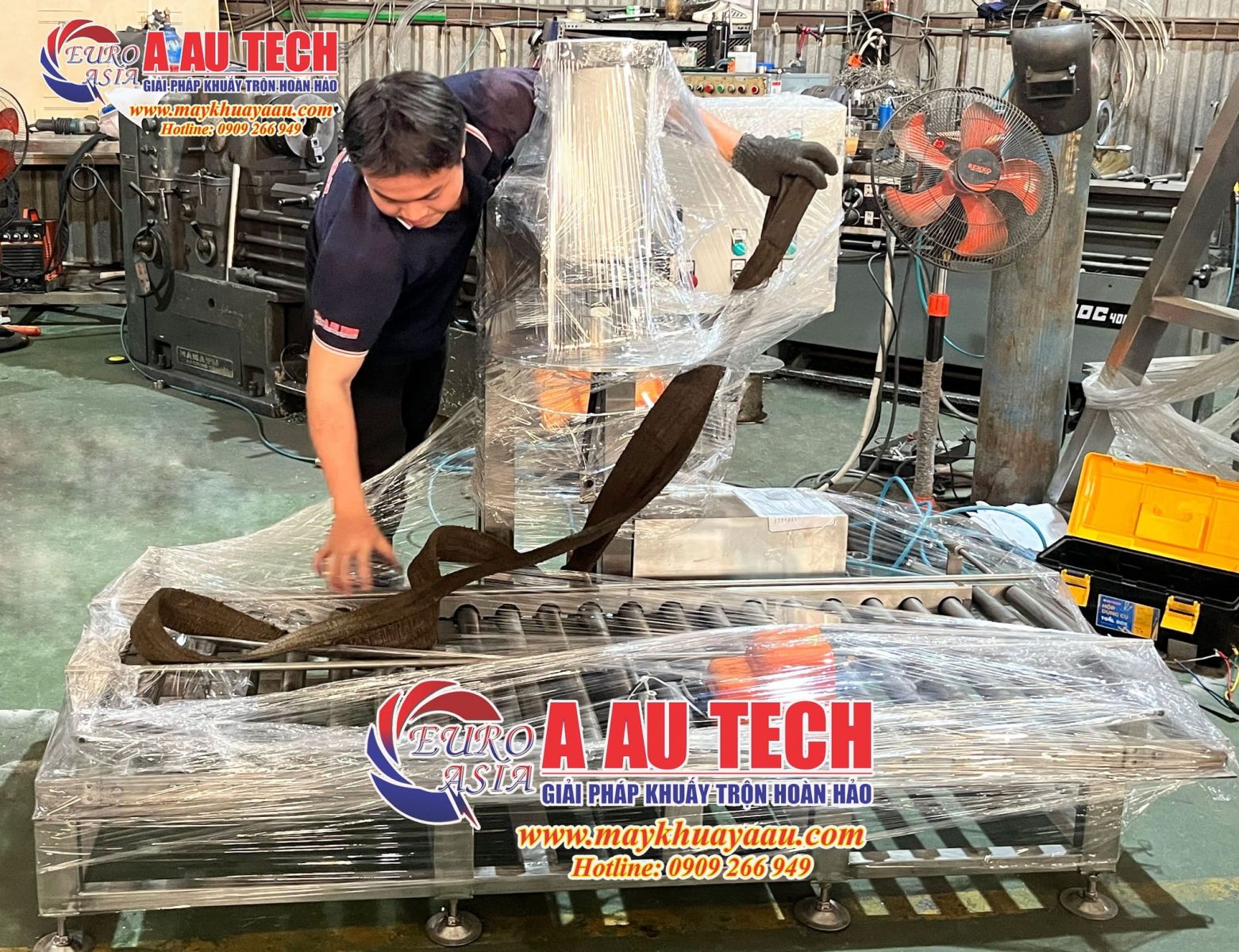 máy đóng nắp thùng sơn á âu