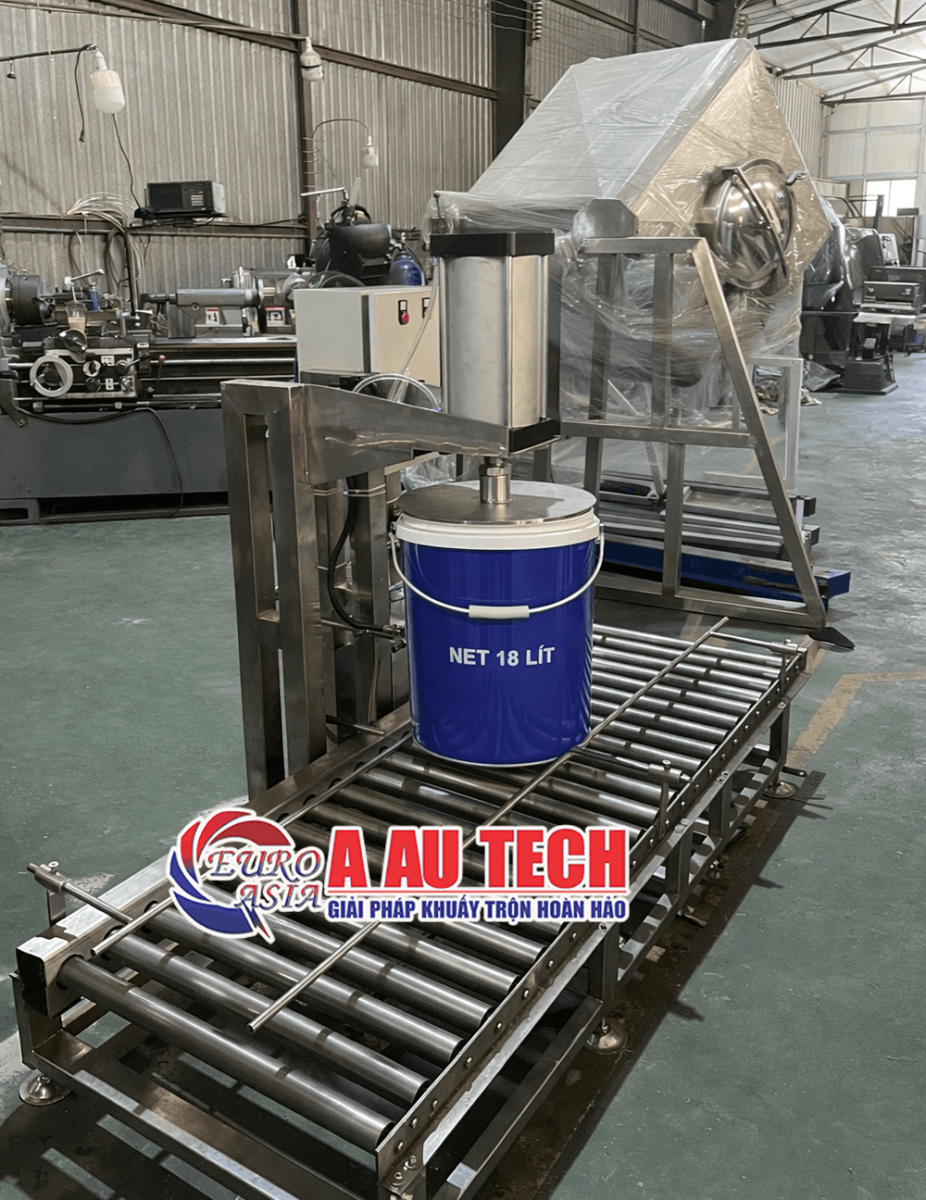 máy đóng nắp thùng sơn tự động