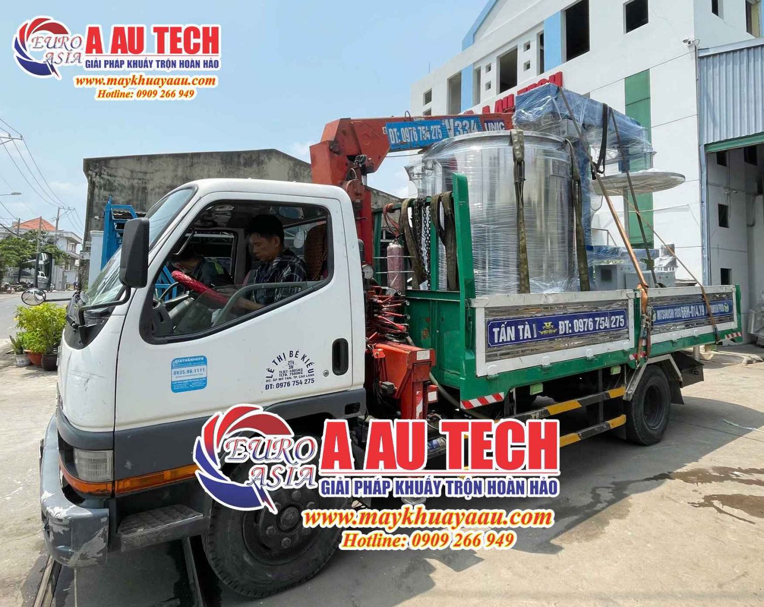 giao hàng máy khuấy sơn pu 2000 lít 2