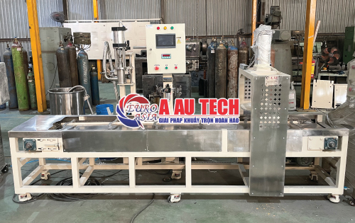 Máy chiết rót và đóng nắp sơn bằng băng tải