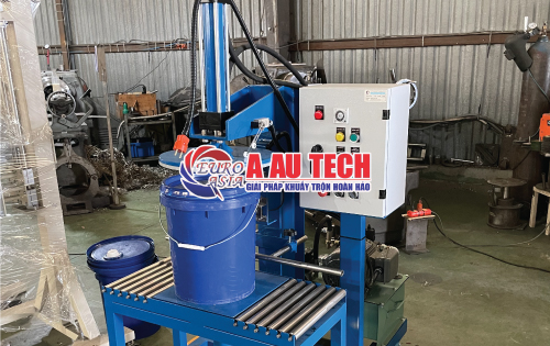 Máy đóng nắp thùng sơn