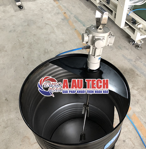 máy khuấy khí nén gắn lỗ miệng thùng phuy sắt 200 lít