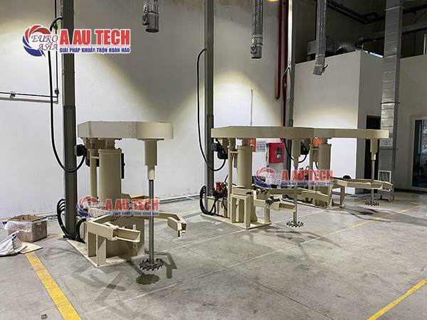 máy khuấy sơn phòng nổ 3