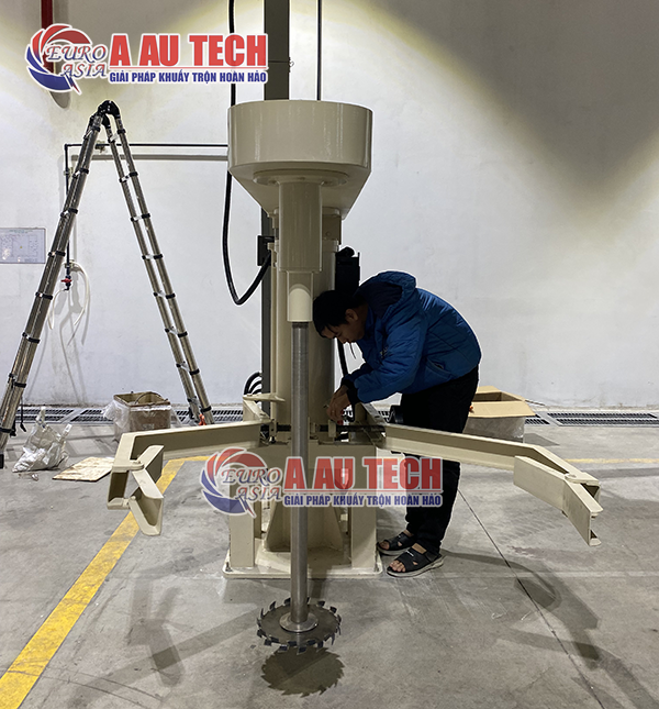 máy khuấy sơn dầu phòng nổ 5