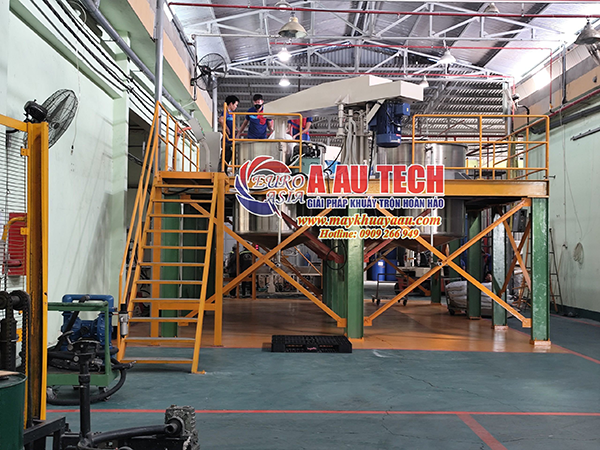 máy khuấy sơn hệ xoay lắp trên sàn thao tác 2000 lít