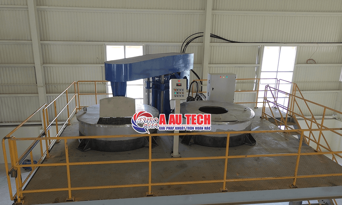 máy khuấy hệ xoay 5000 lít