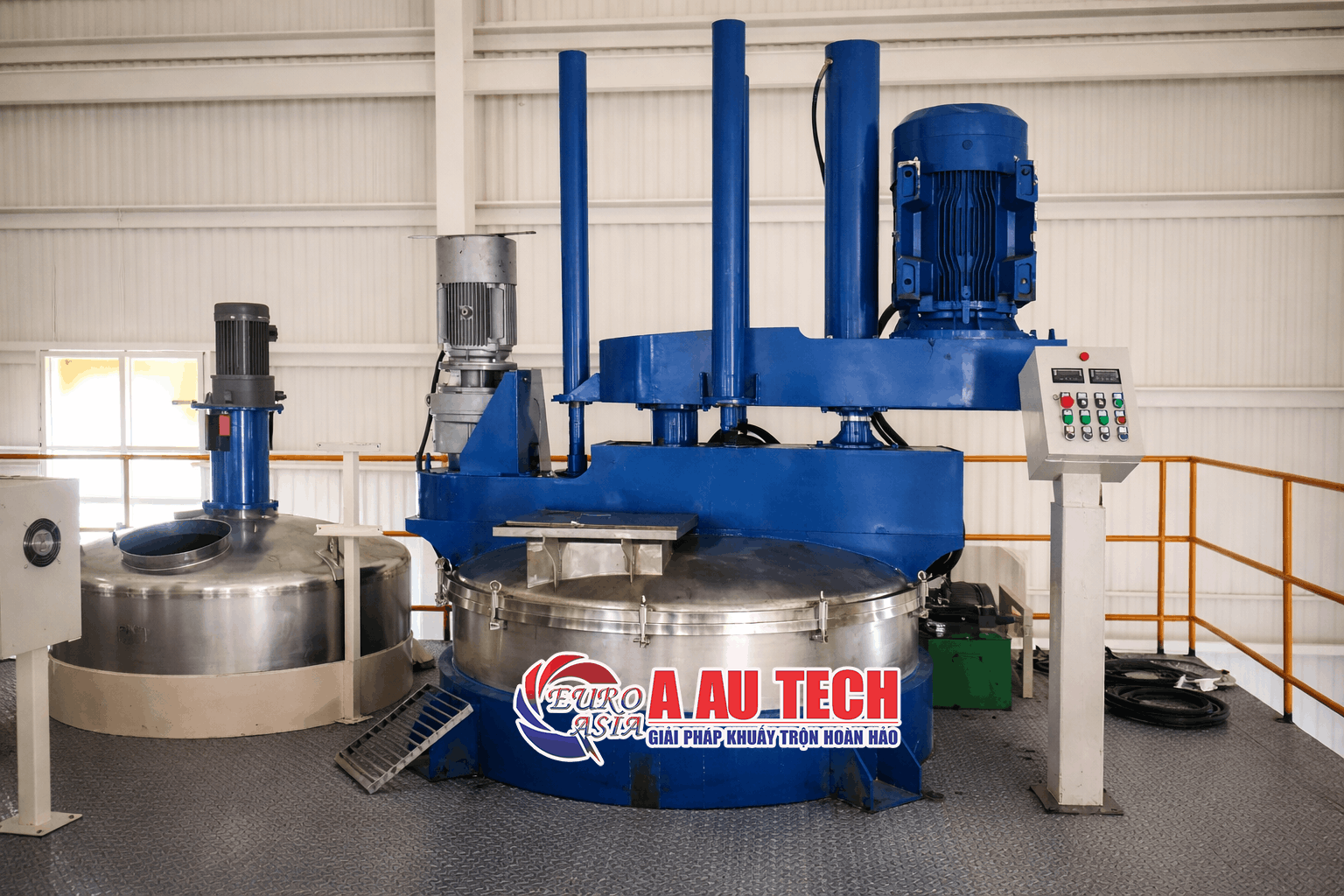 máy khuấy phân tán sơn 5000 lít