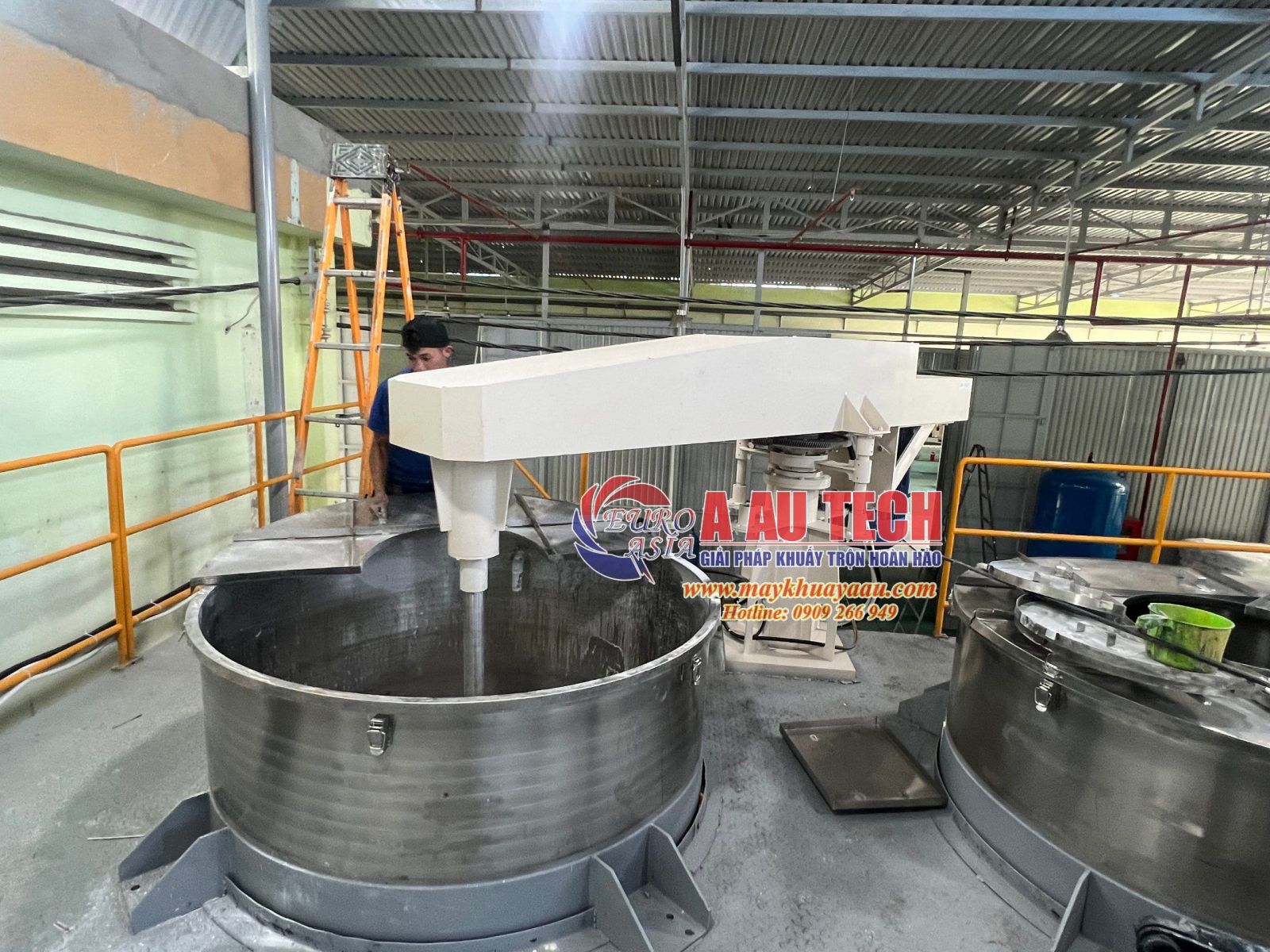 máy khuấy sơn hệ xoay