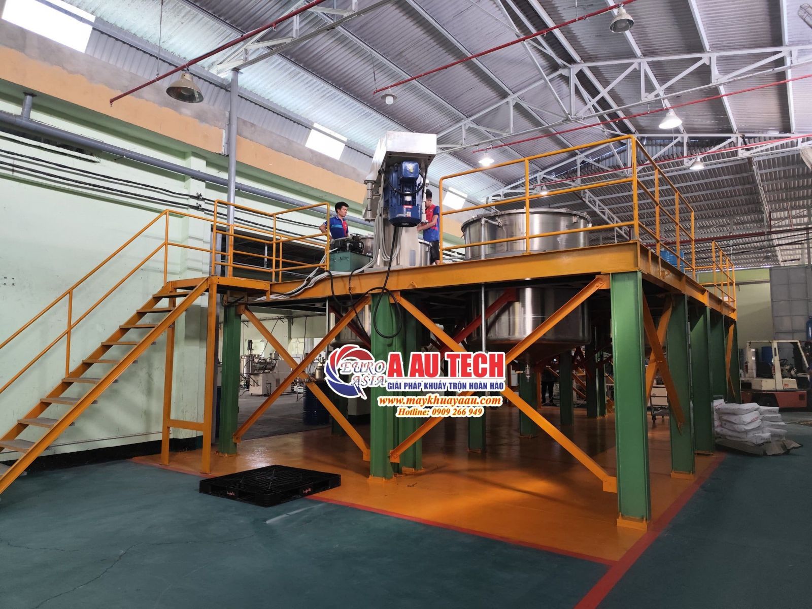 máy khuấy sơn hệ xoay 2000 lít