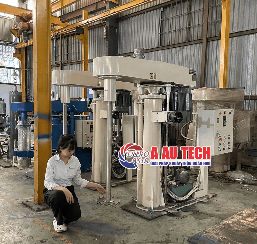 máy khuấy sơn xoay đầu