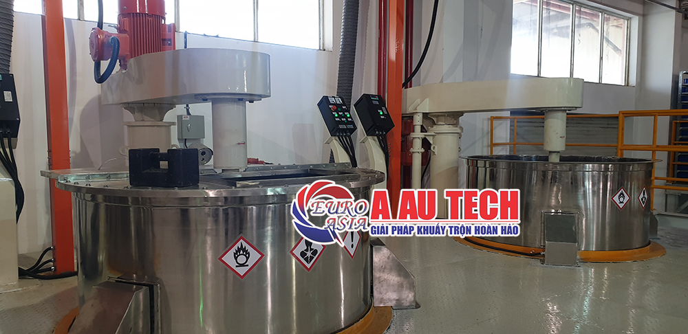 máy khuấy sơn dầu phòng nổ lắp trên sàn thao tác