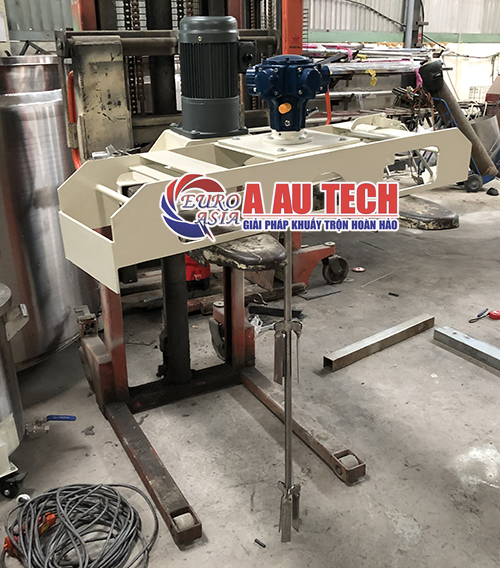 máy khuấy gá thùng ibc
