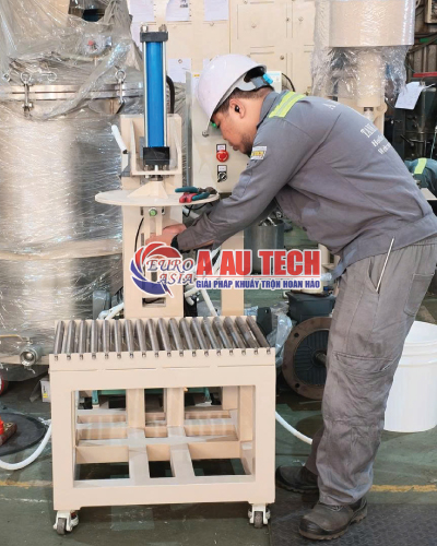 Máy đóng nắp thùng sơn 5–18 lít
