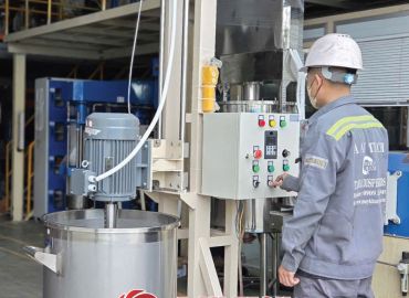 Máy Khuấy Sơn Nâng Điện 200 Lít Phục Vụ Sản Xuất